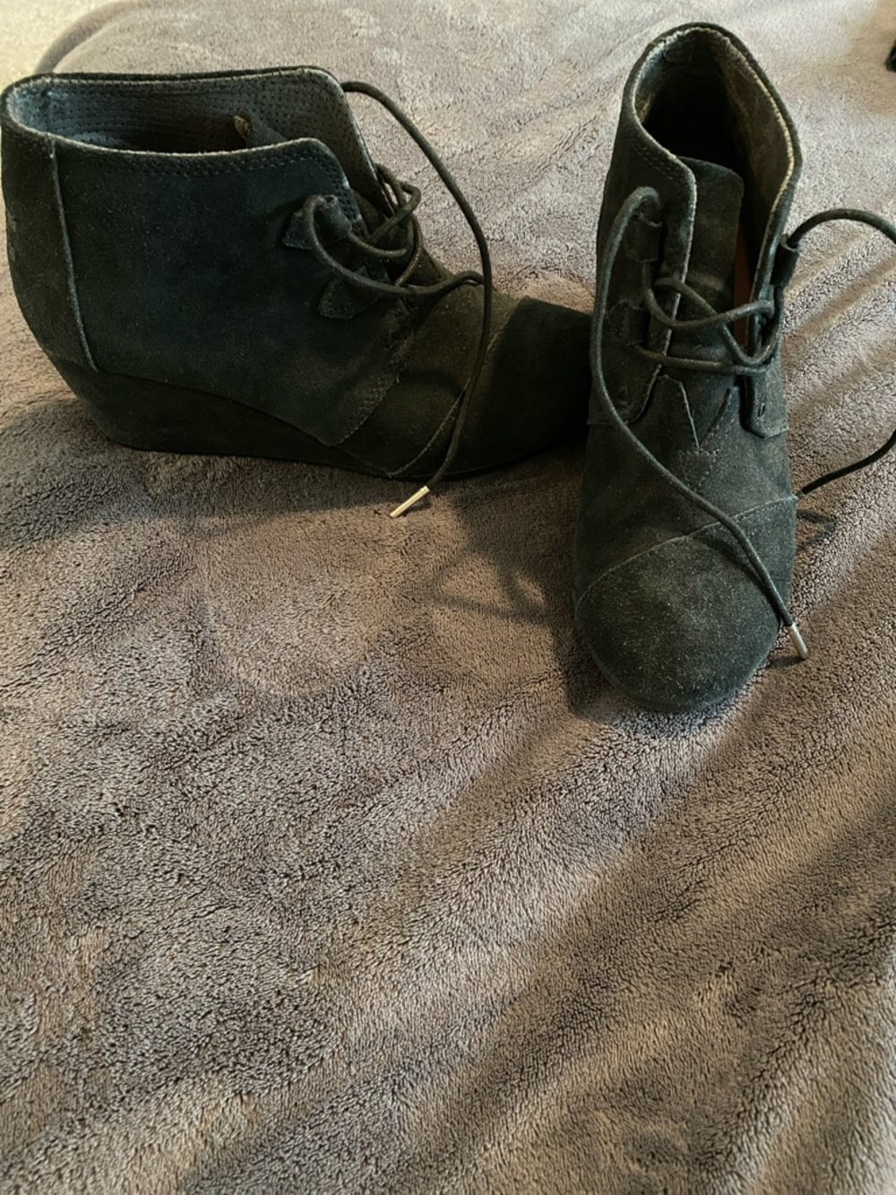 Tom’s Women's Black Suede Lace-Up Wedge Ankle Boots